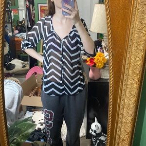 A’gaci black and white zig zag over shirt